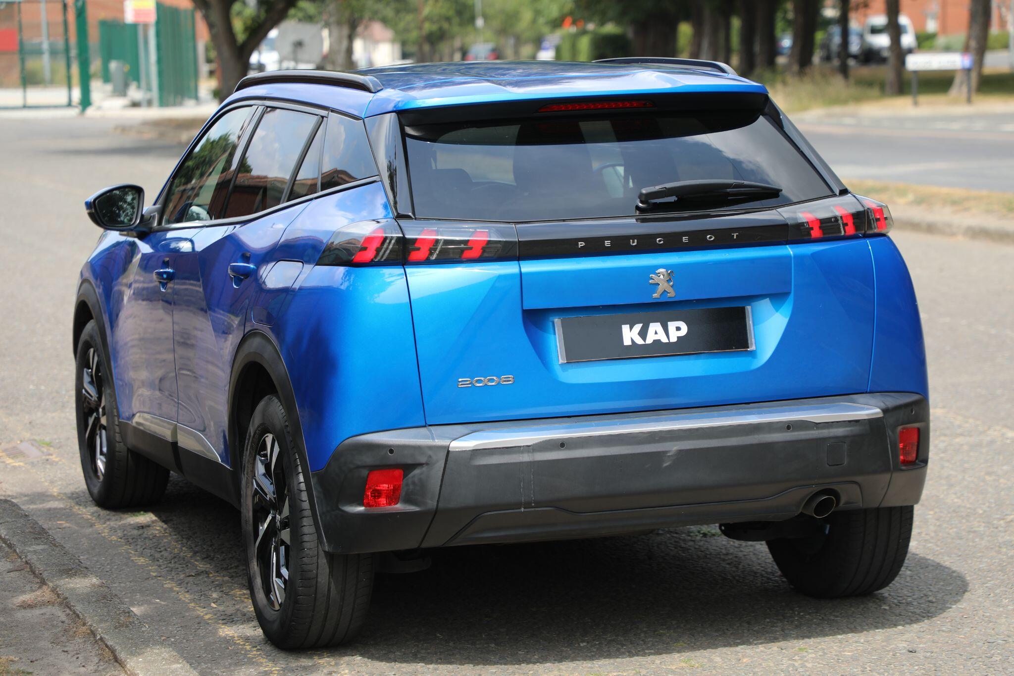 Large vehicle image